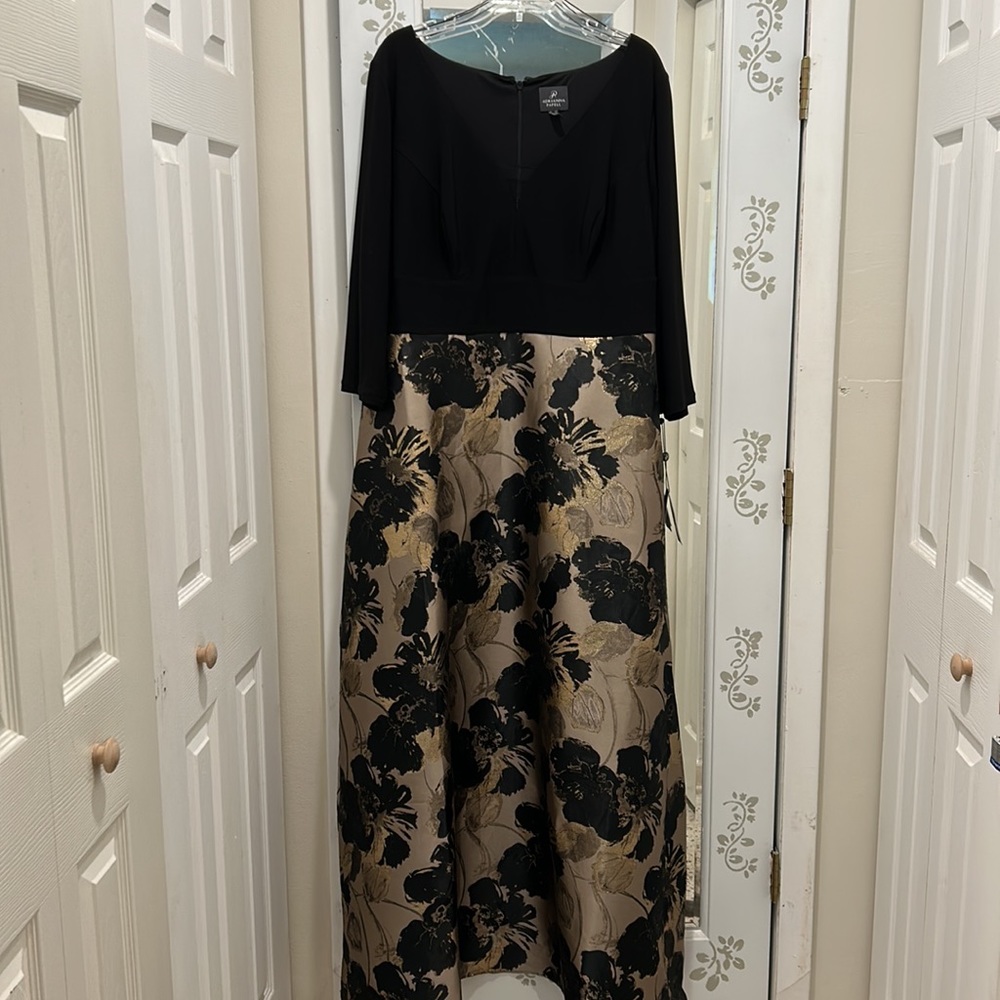 Adrianna Papell Black & Gold Evening Gown - Size 18W - Brand New tags still on
